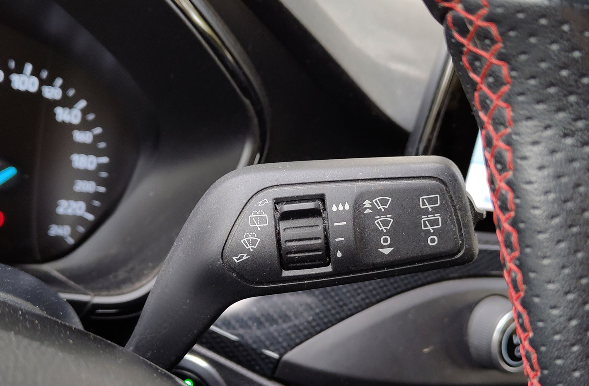 Ford Focus 1.0 EcoBoost MHEV ST-Line - foto 29