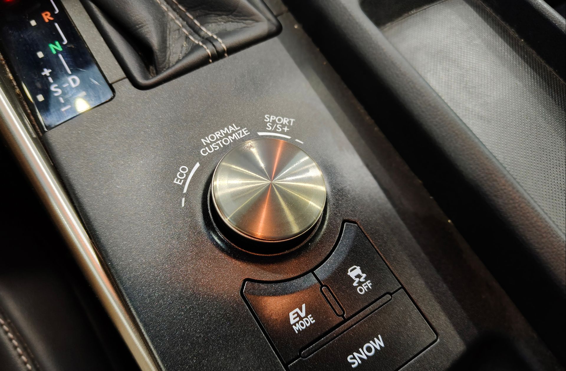 Lexus IS 300h F-Sport - foto 13