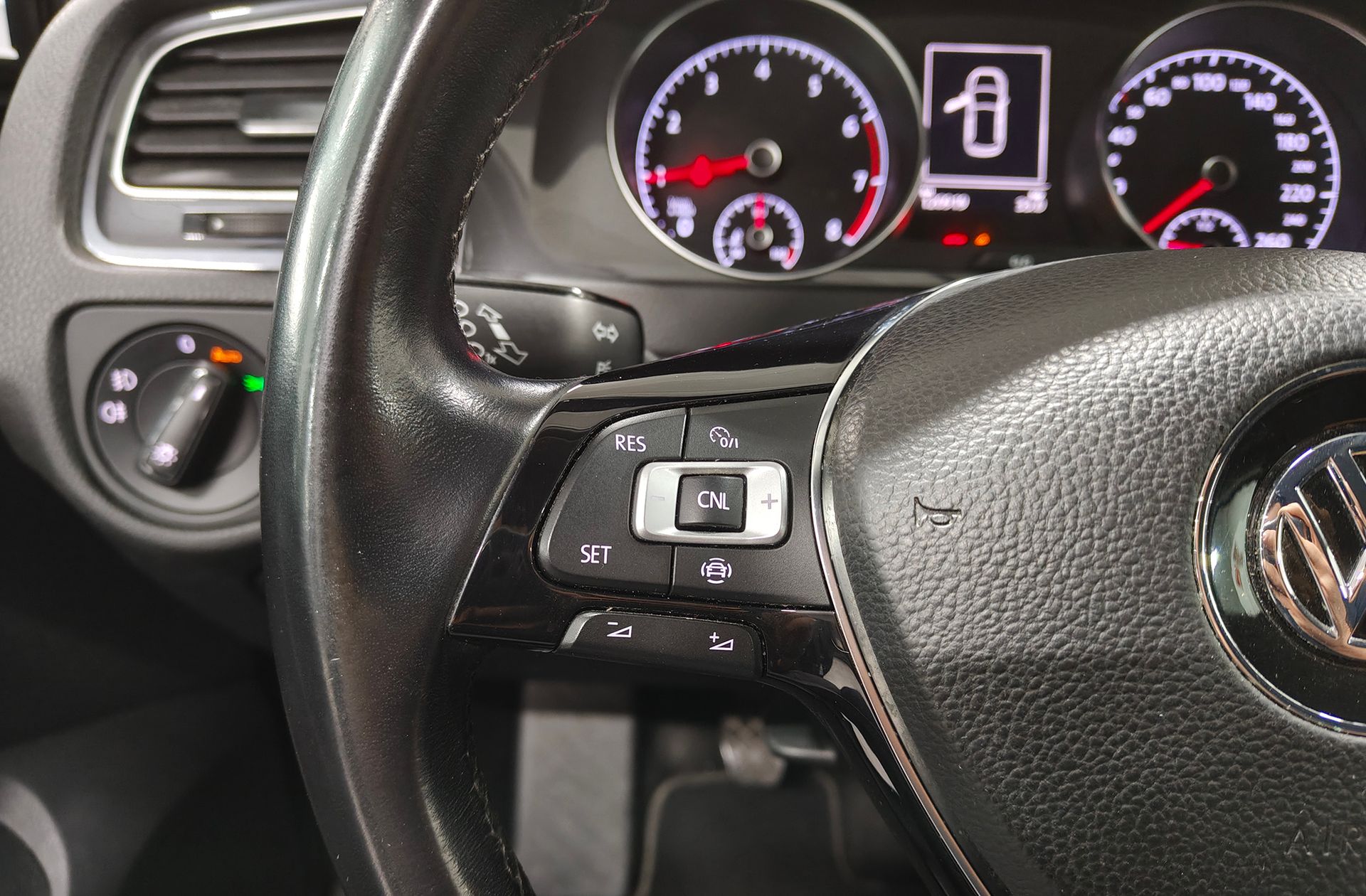 Volkswagen Golf Edition 1.0 TSI - foto 24