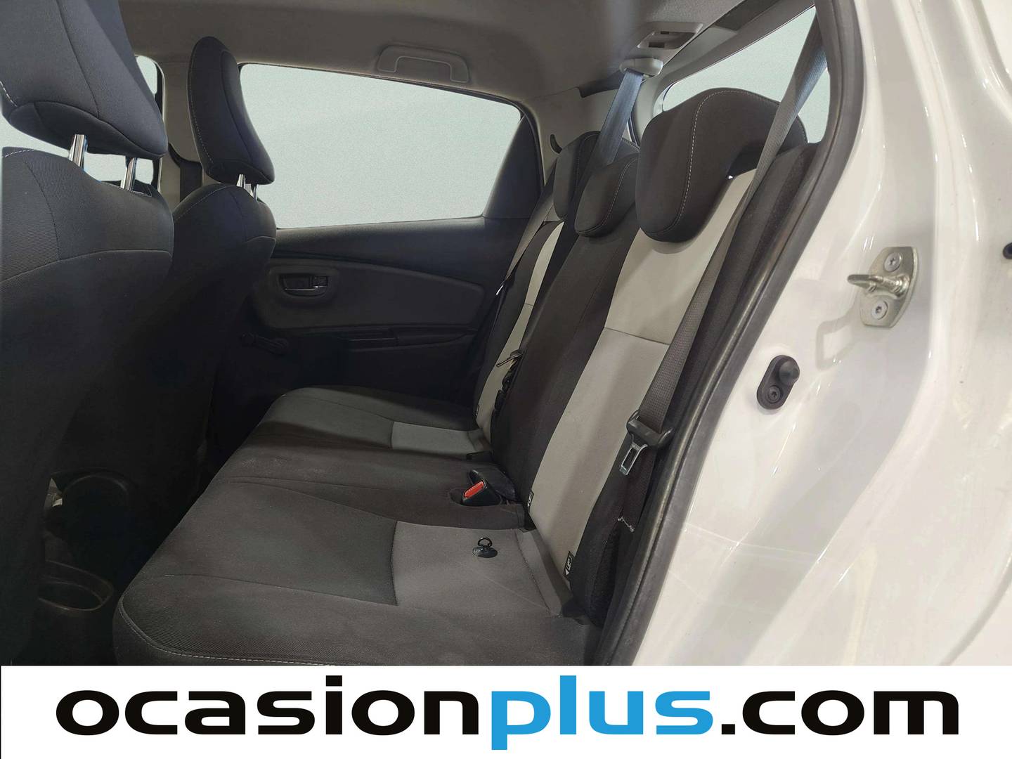 Foto asientos traseros Toyota Yaris Toyota Yaris 1.5 Hybrid Active (100 CV)