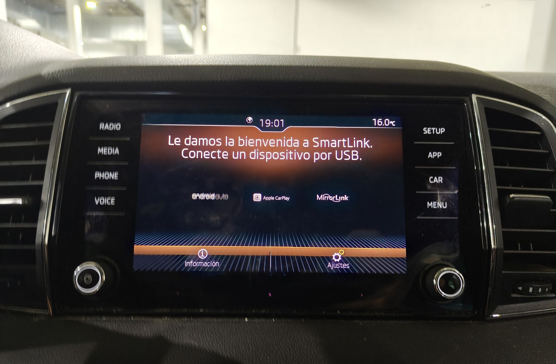 Škoda Karoq 1.0 TSI Ambition DSG - foto 7