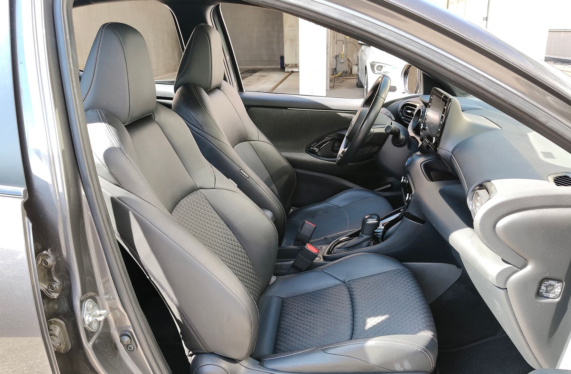 Toyota Yaris 120H Style - foto 17