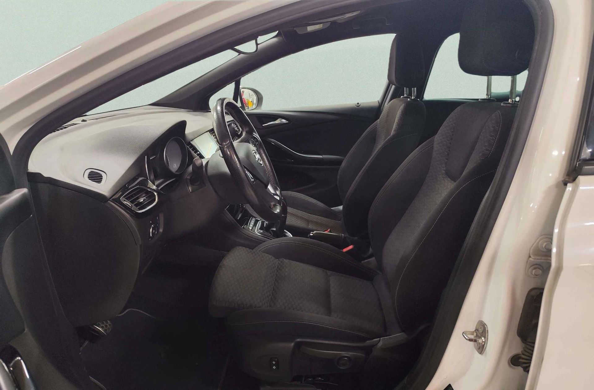 Opel Astra 1.6 Turbo GSi Line - foto 10