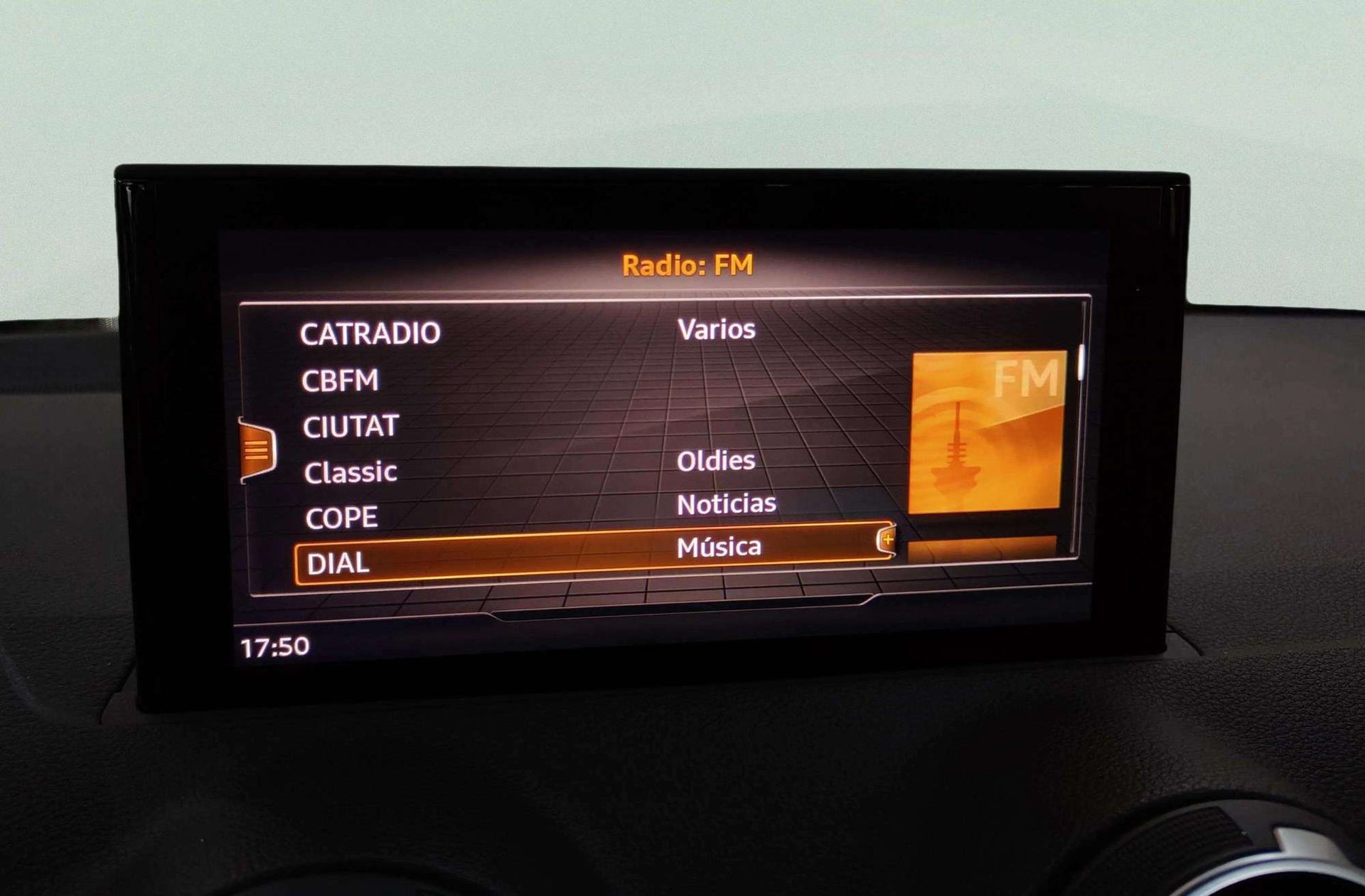 Audi Q2 Advanced 30 TDI S tronic - foto 32