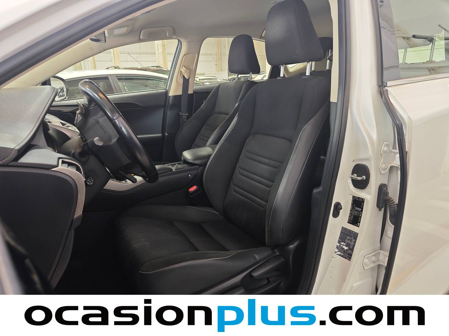 Foto Lexus NX Lexus NX 300h Business 2WD (197 CV)