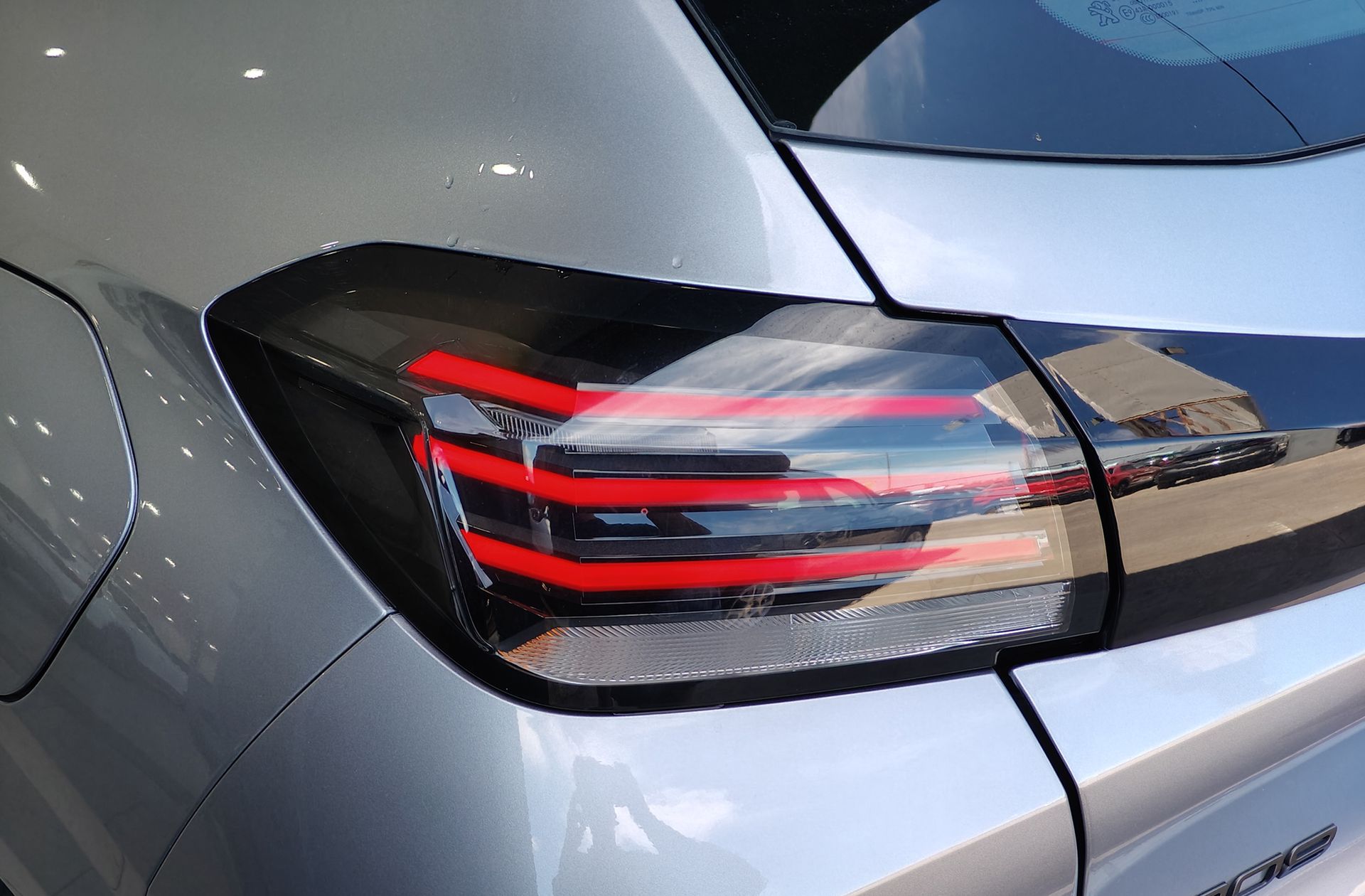 Peugeot 208 Style Hybrid 110 eDCS6 - foto 16
