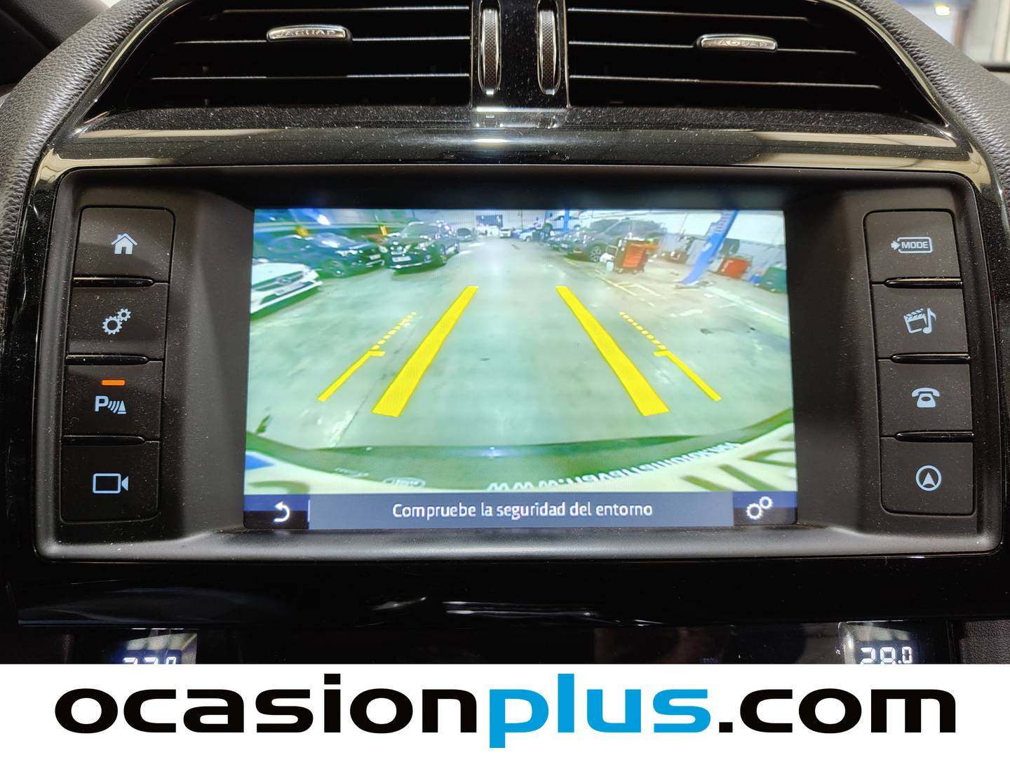 Foto Jaguar F-Pace Jaguar F-PACE 2.0L i4D Pure AWD (180 CV)