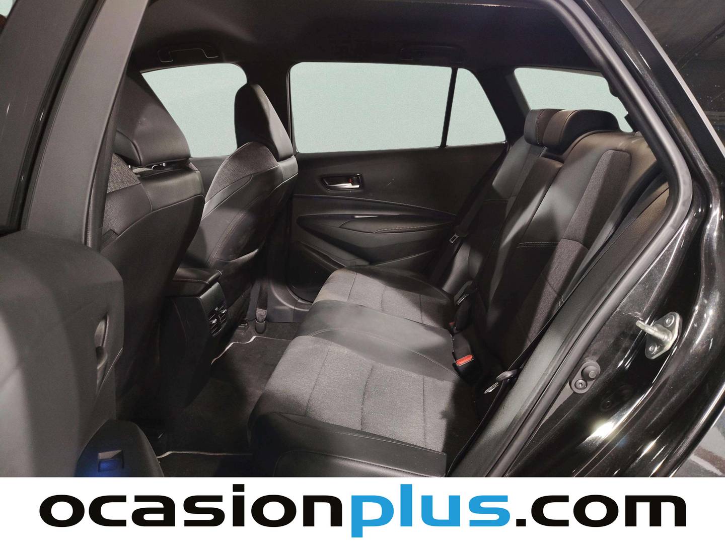 Foto asientos traseros Toyota Corolla Toyota Corolla 140H Touring Sport Style Edition Auto (140 CV)