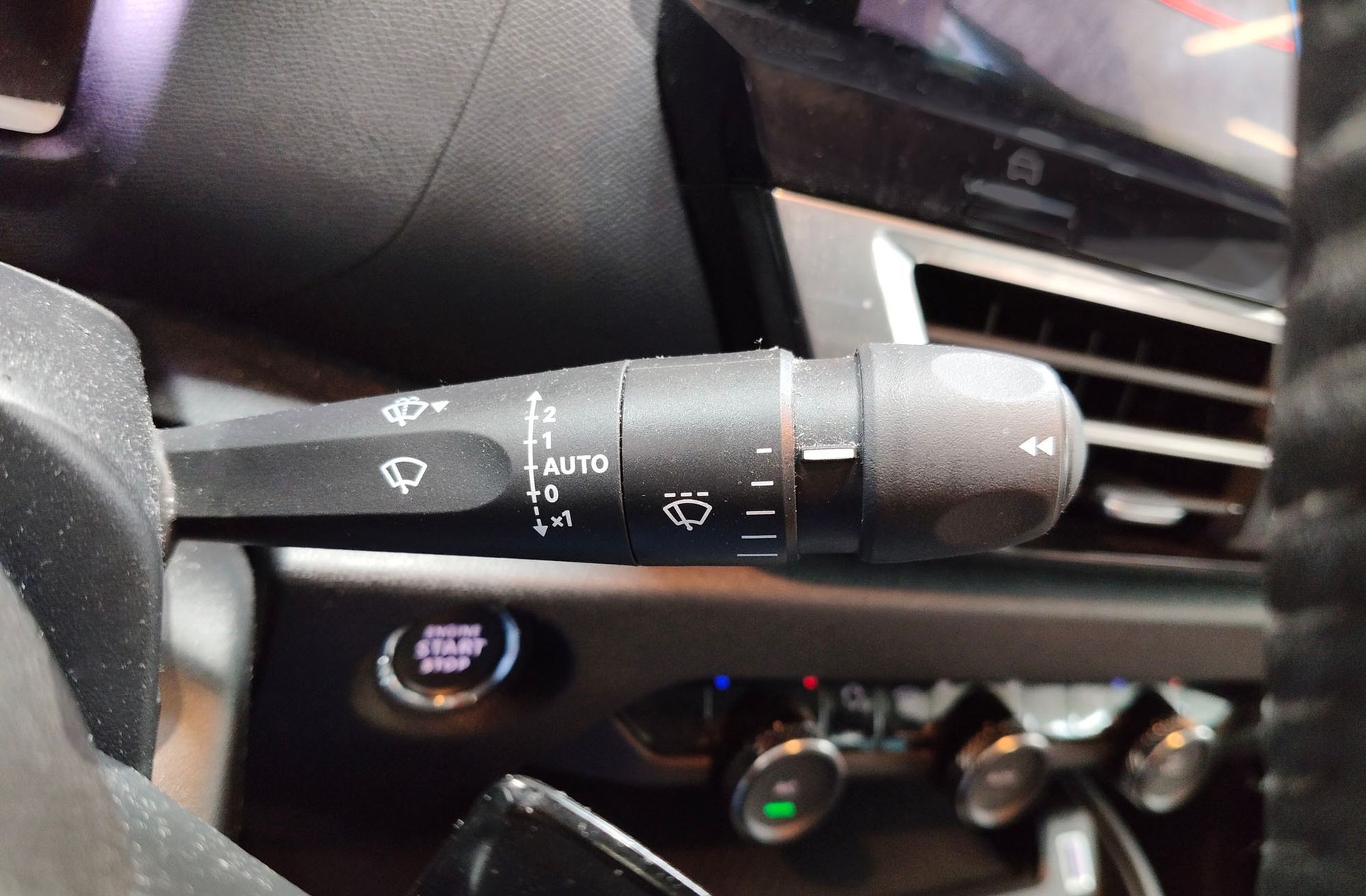 Citroën C4 X Hybrid 136 e-DCS6 Plus - foto 29