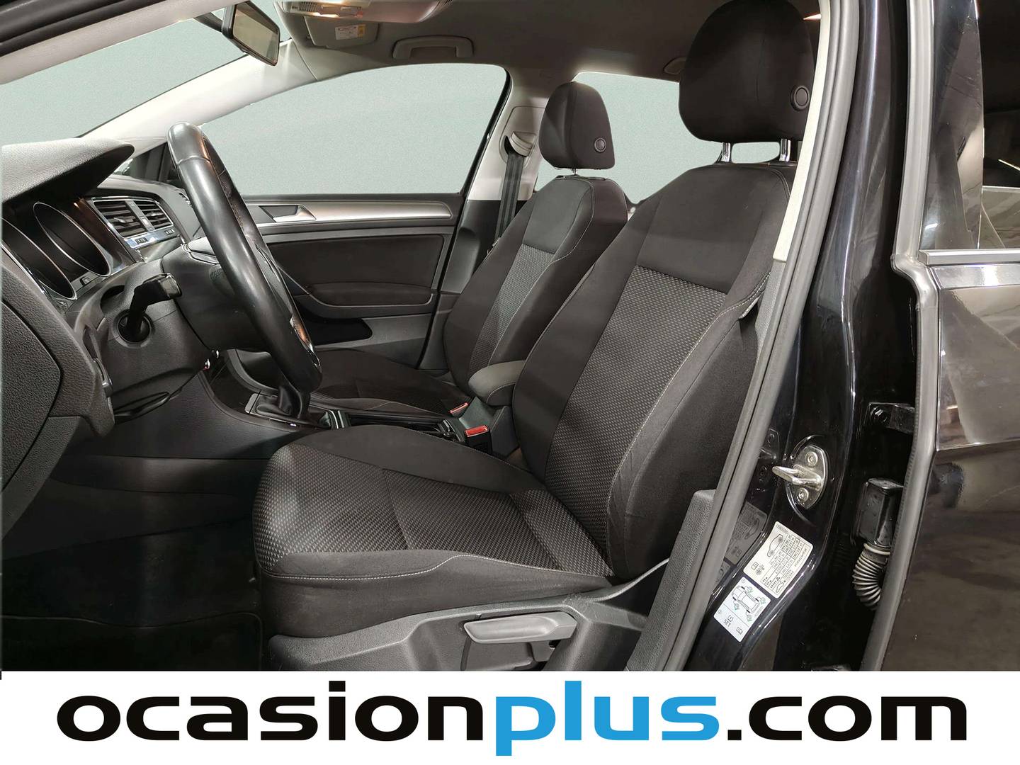 Foto asientos delanteros Volkswagen Golf Volkswagen Golf Business 1.6 TDI (115 CV)