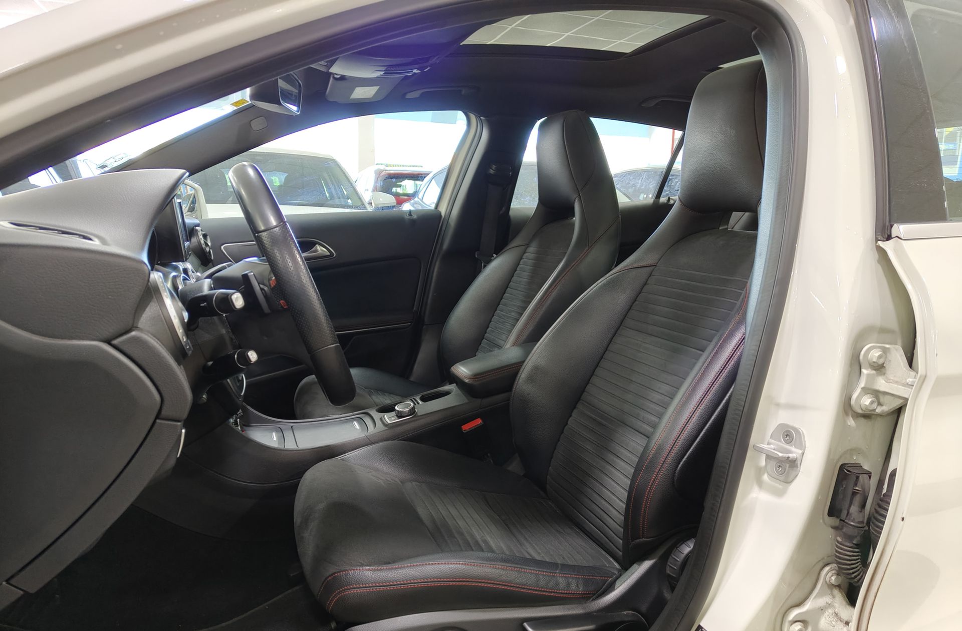 Mercedes-Benz GLA 200 d AMG Line - foto 12