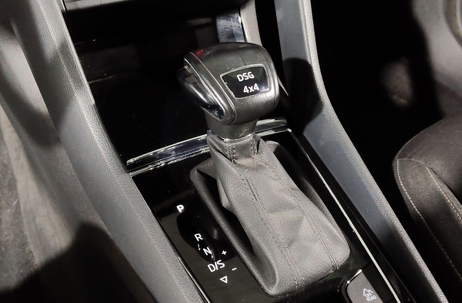 Škoda Karoq 2.0 TDI Ambition 4x4 DSG - foto 5