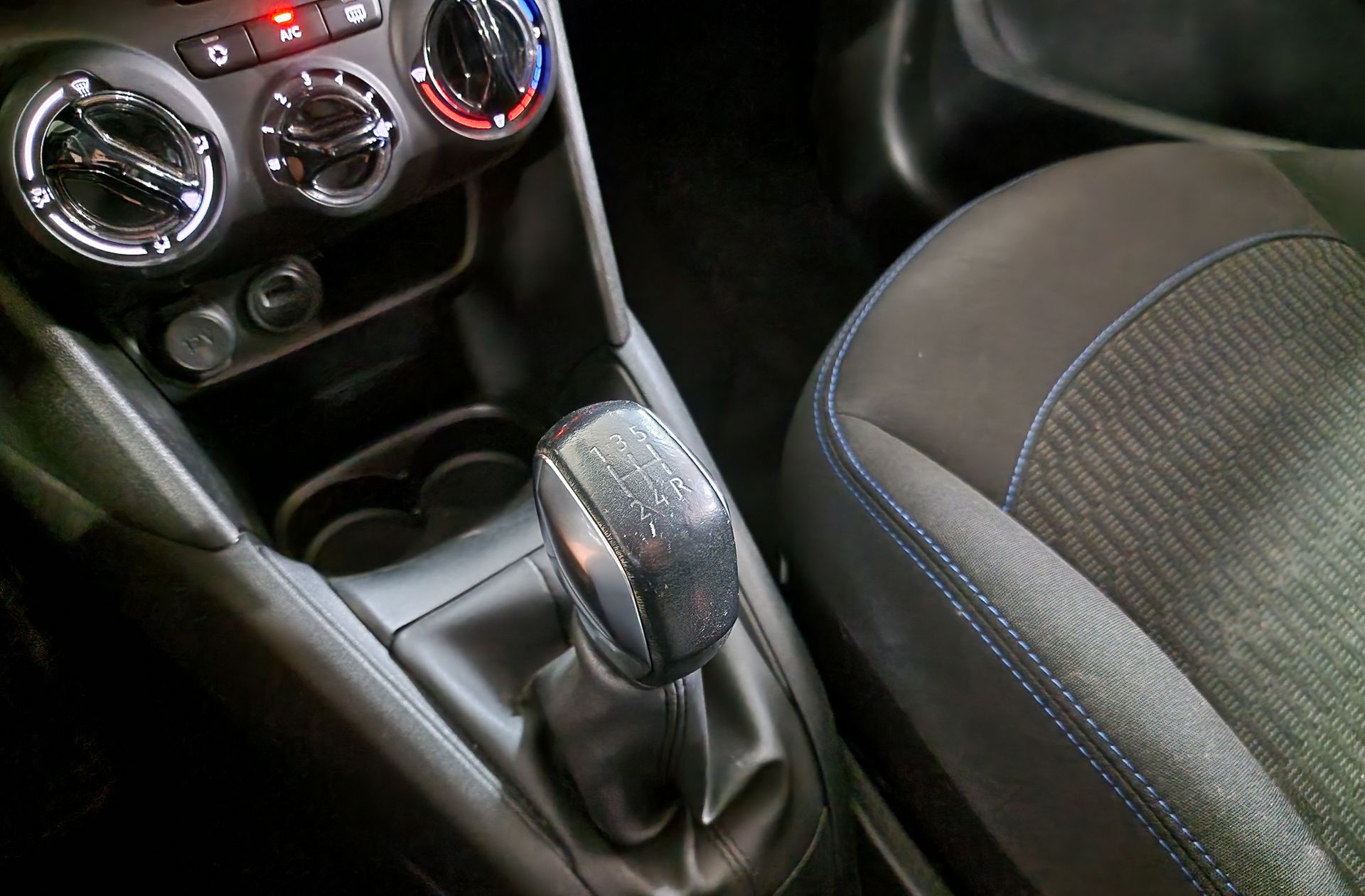 Peugeot 208 PureTech Signature - foto 5