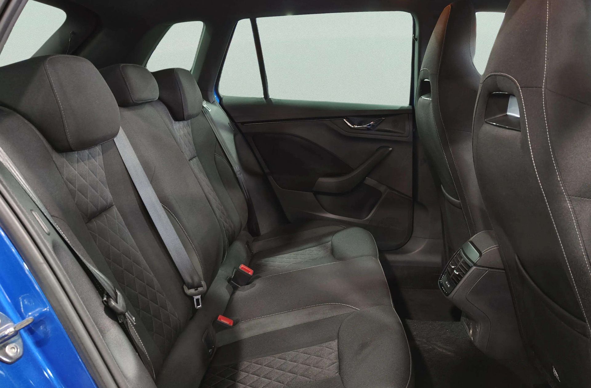 Škoda Kamiq 1.0 TSI Sport - foto 19
