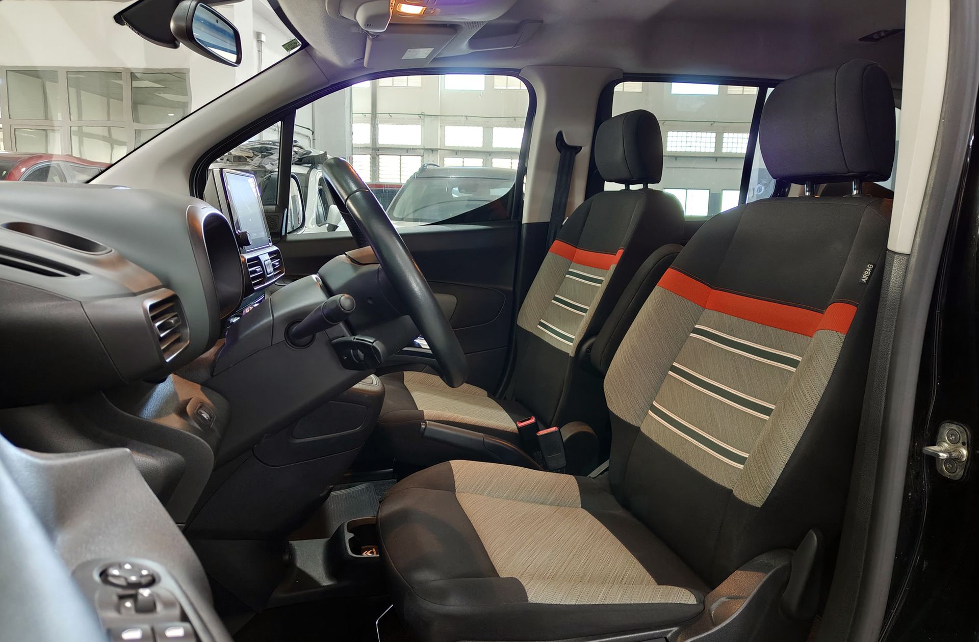 Citroën Berlingo Combi BlueHDi 100 Talla M Shine Business - foto 12