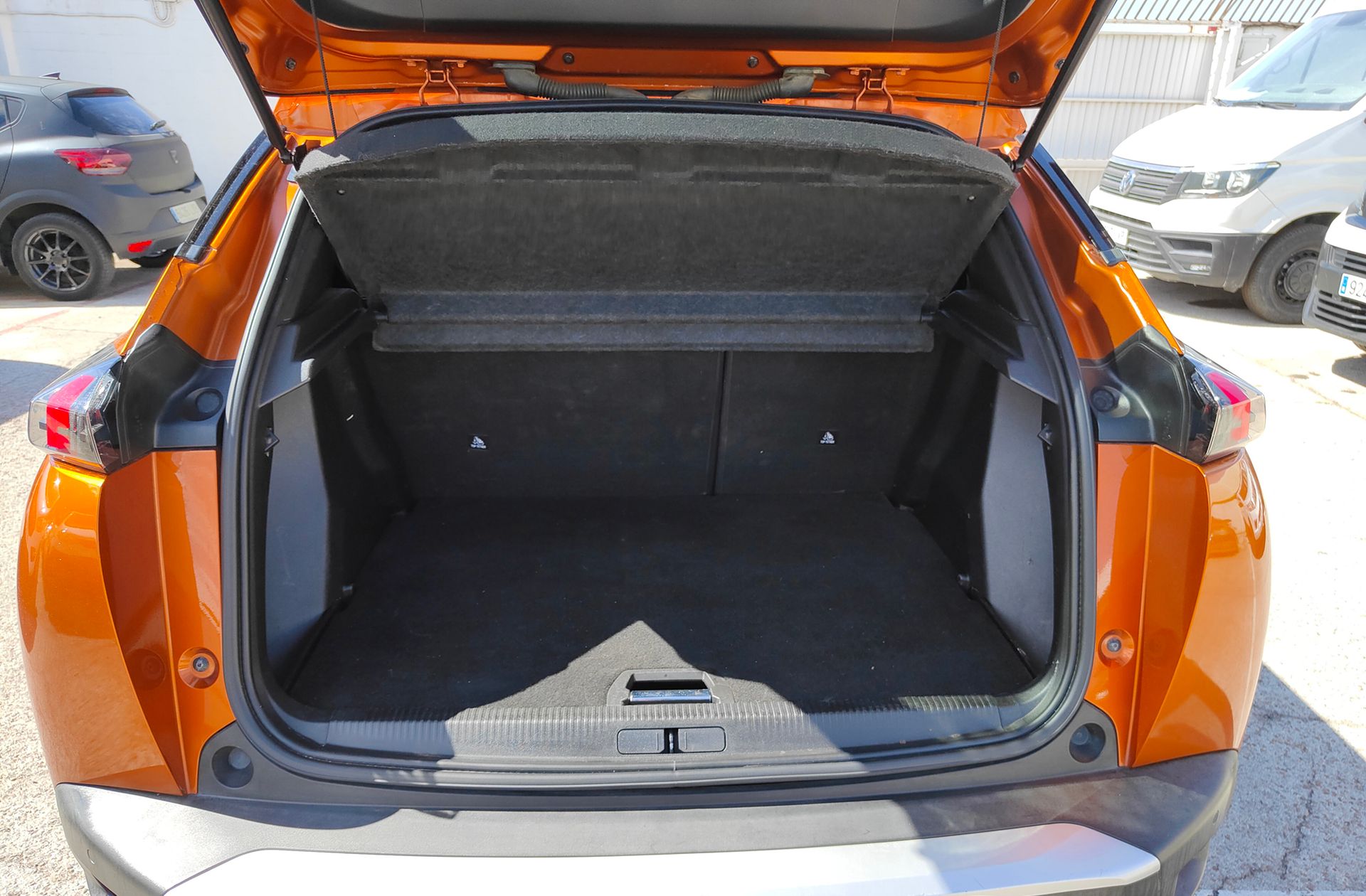 Peugeot 2008 PureTech 130 Allure EAT8 - foto 16