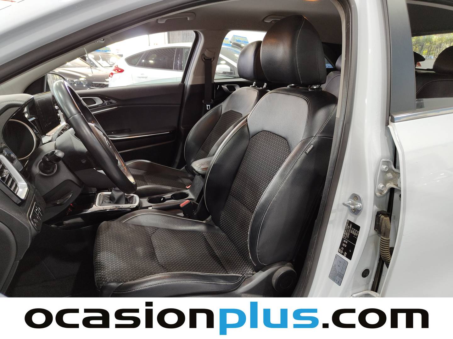 Foto asientos delanteros KIA Ceed KIA Ceed 1.0 T-GDi Tech (120 CV)