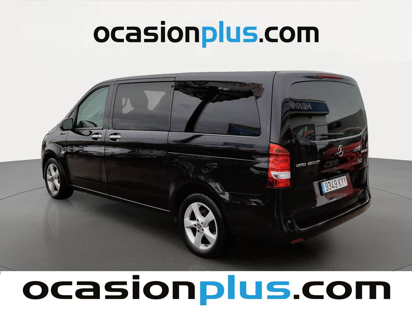 Foto delantera Mercedes Vito Mercedes-Benz Vito 114 CDI Tourer Pro Larga (136 CV) 9 Plazas derecha