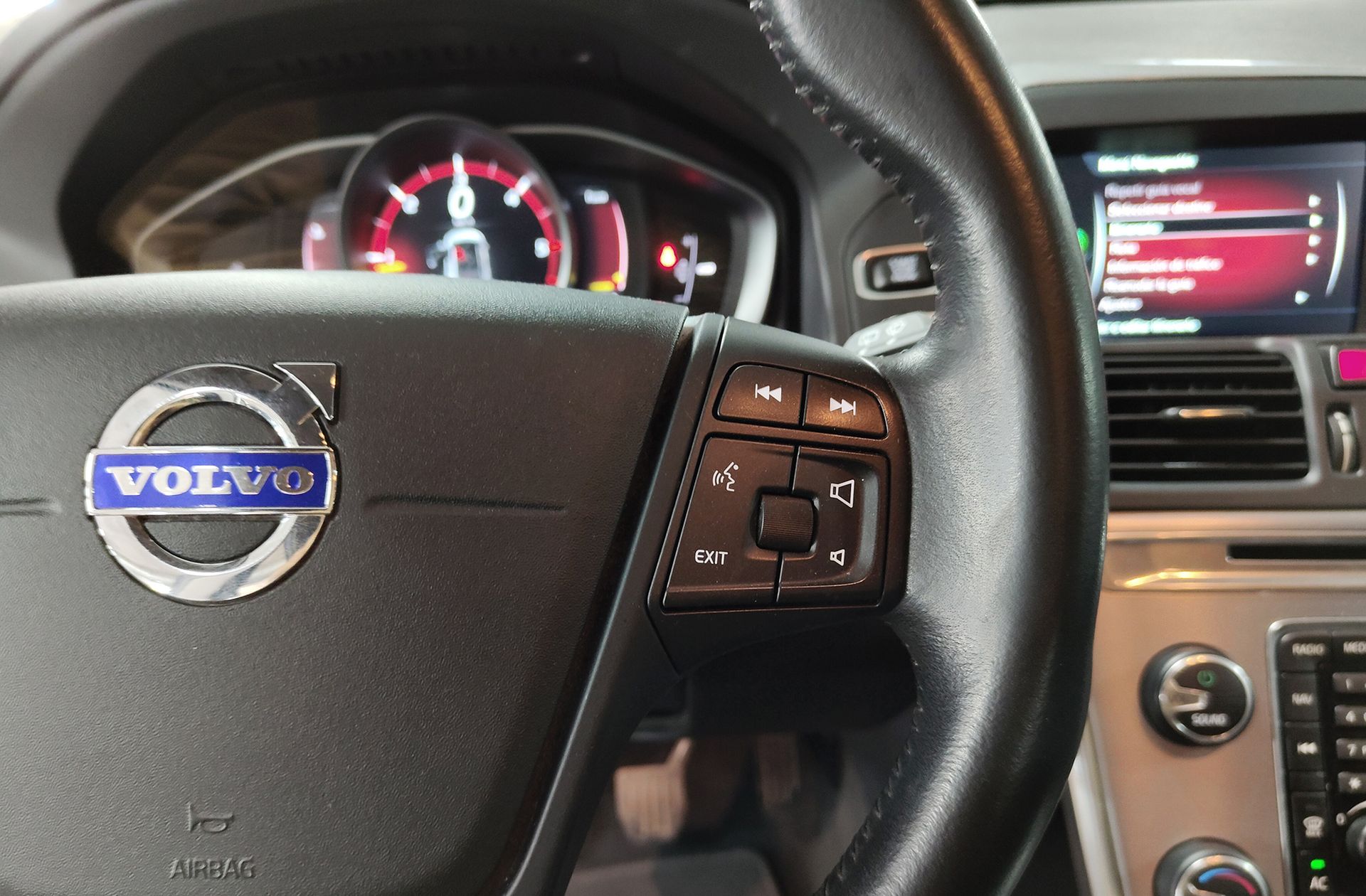 Volvo XC60 D3 Kinetic - foto 31