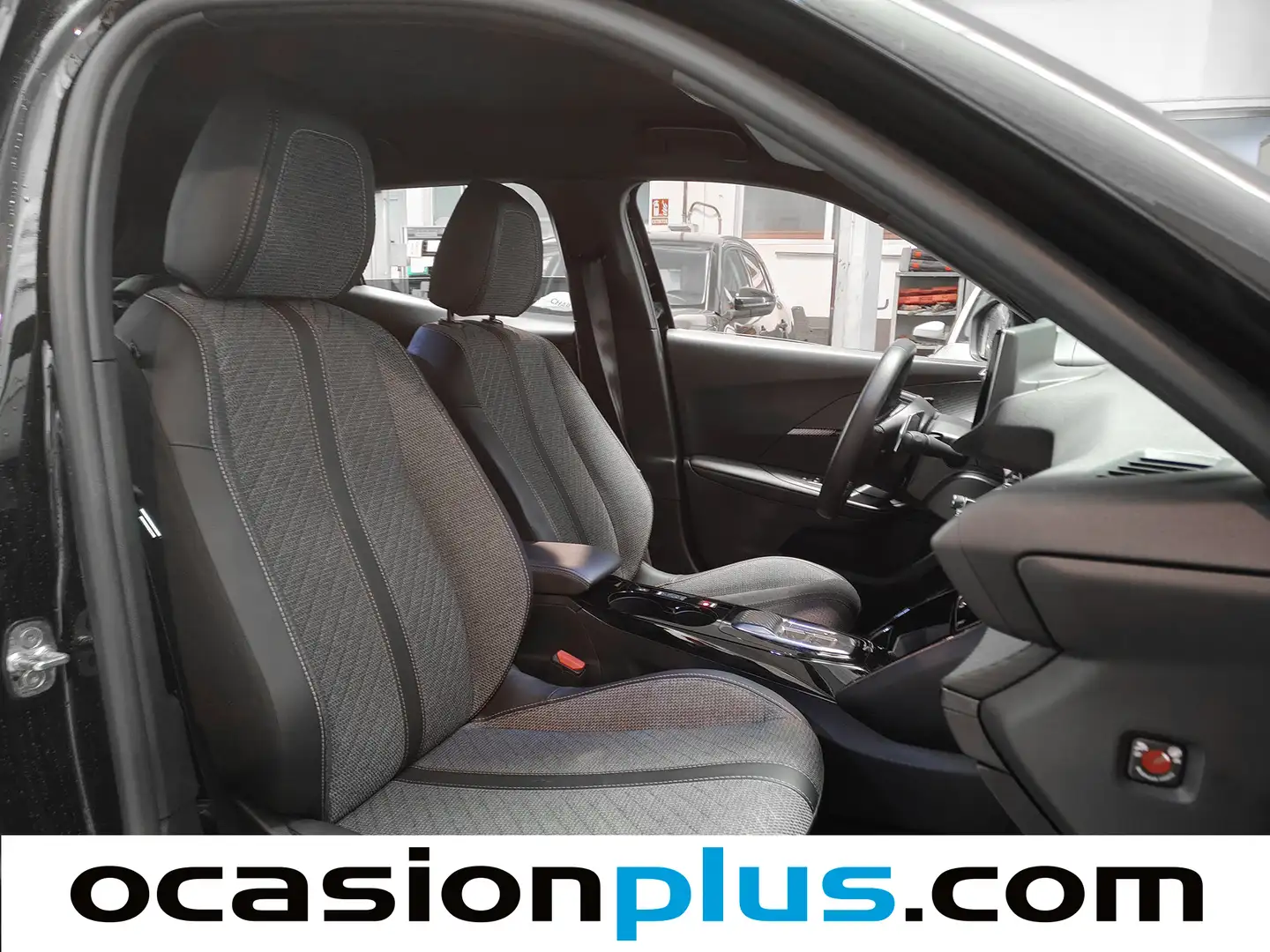 Foto Peugeot 2008 Peugeot 2008 Allure Hybrid eDCS6 (145 CV)