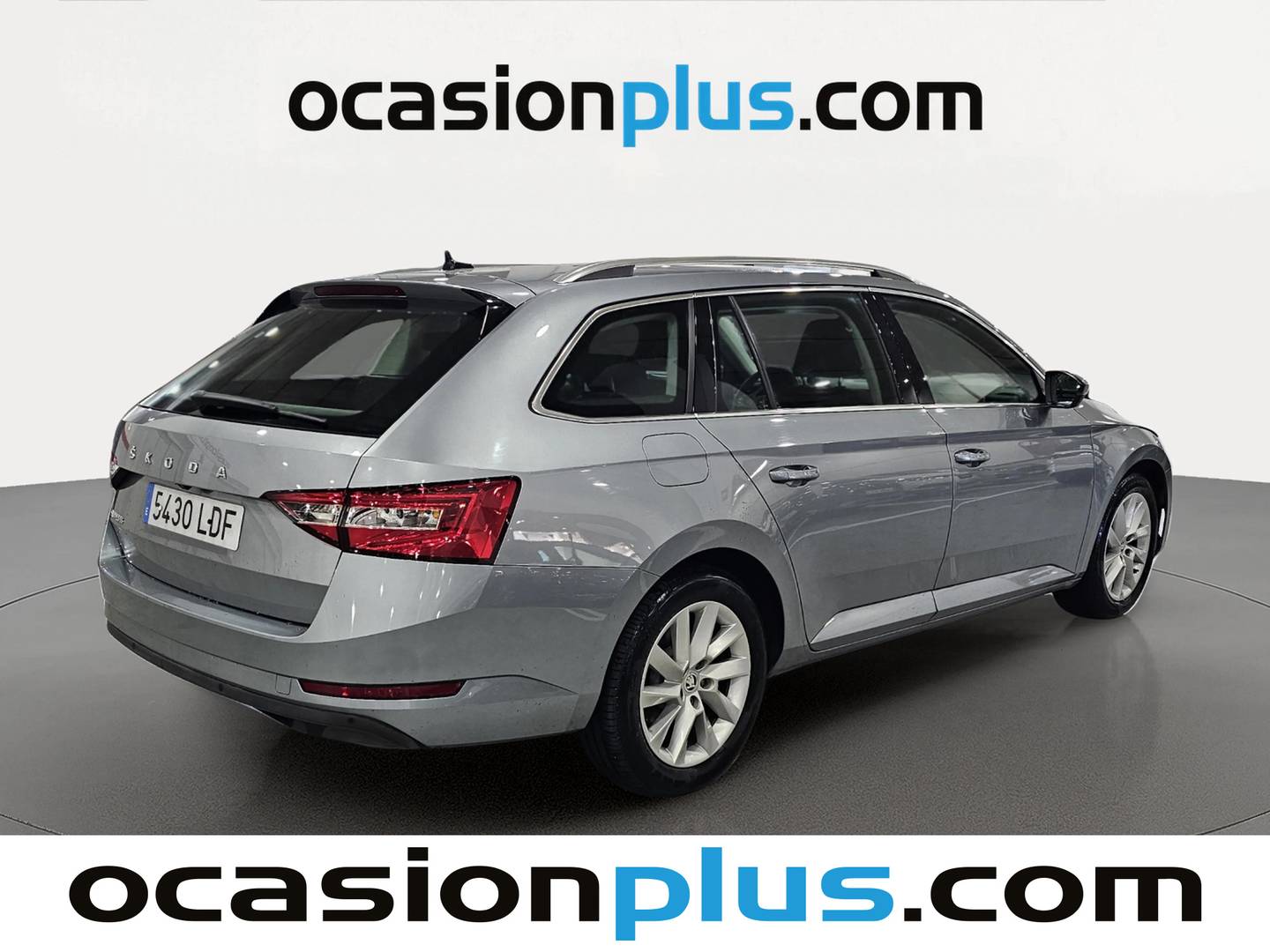Foto trasera Skoda Superb Skoda Superb Combi 1.5 TSI Ambition (150 CV) izquierda
