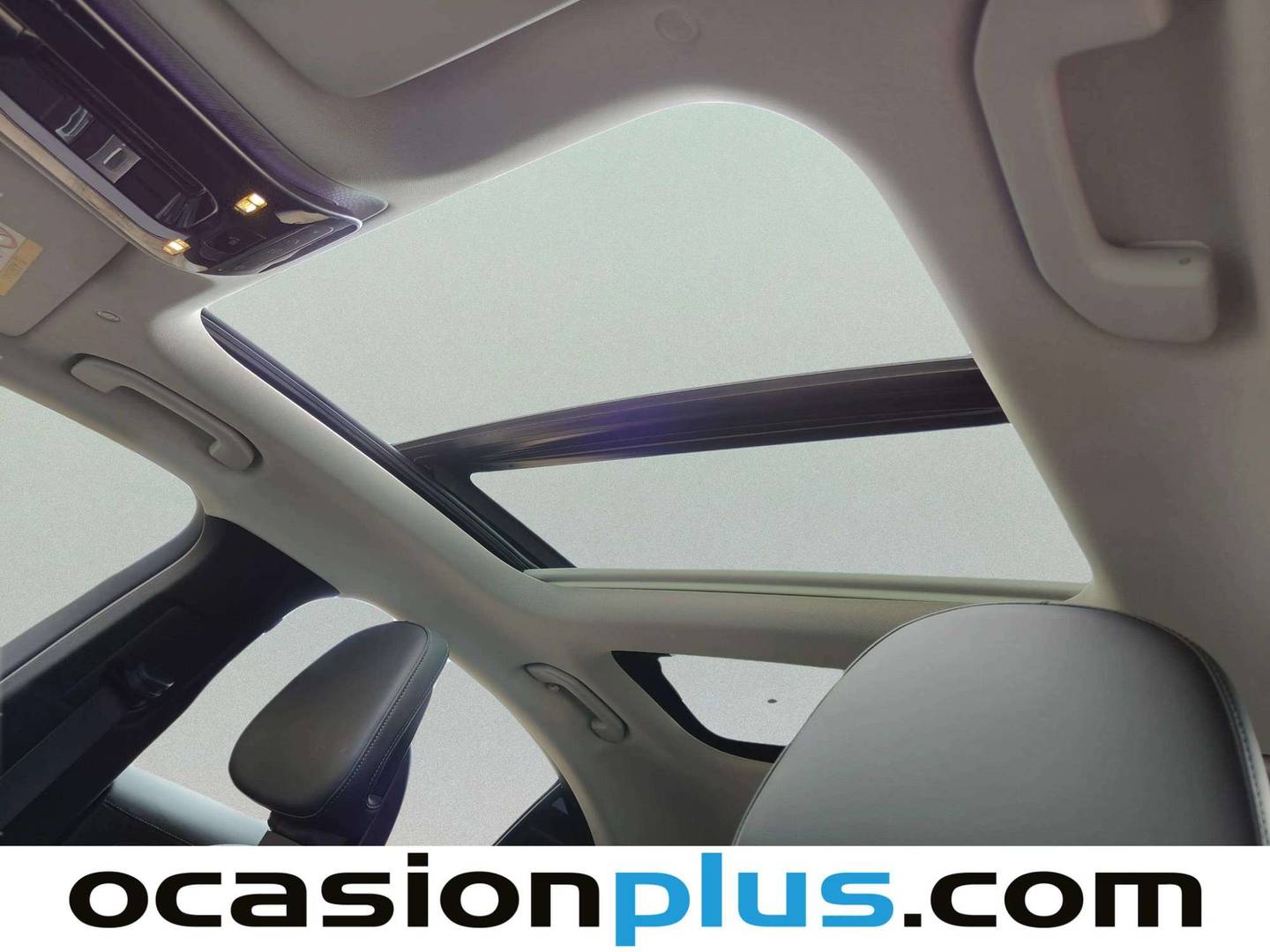 Equipamiento del Mercedes Clase C Mercedes Clase C 300 e  (313 CV) Pack AMG