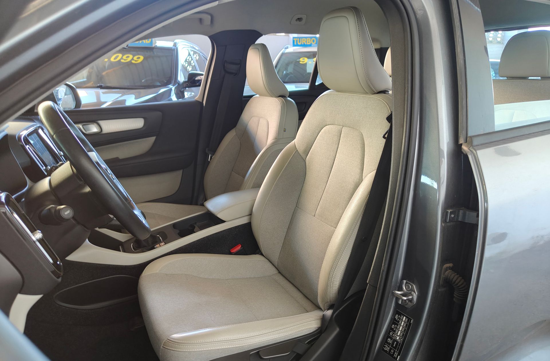Volvo XC40 T3 Momentum - foto 10