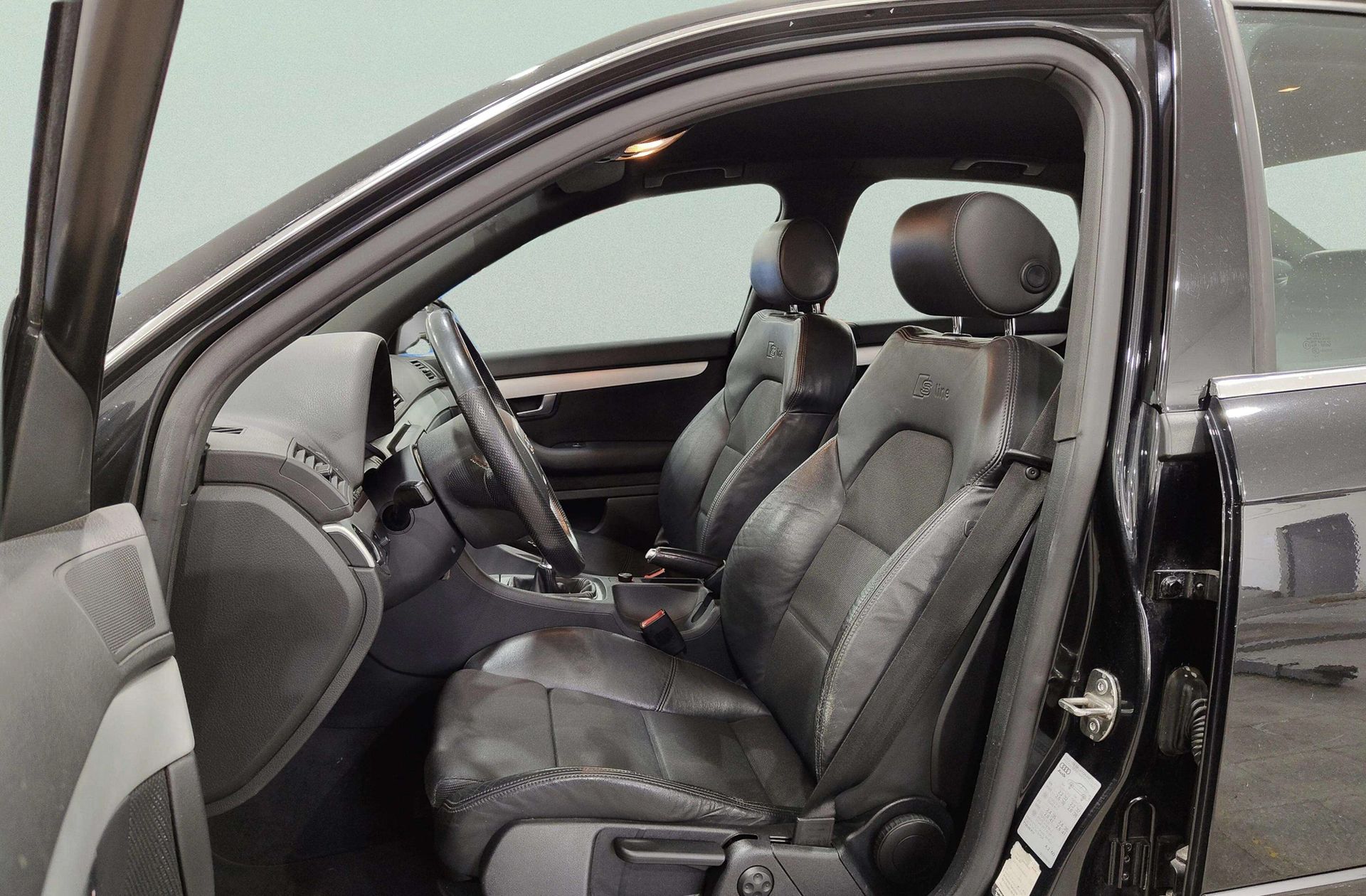 Audi A4 1.8 T Pack S-Line - foto 8