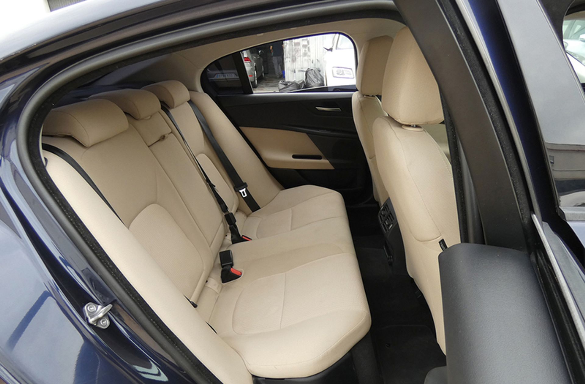 Jaguar XE 2.0 Diesel Pure RWD - foto 16