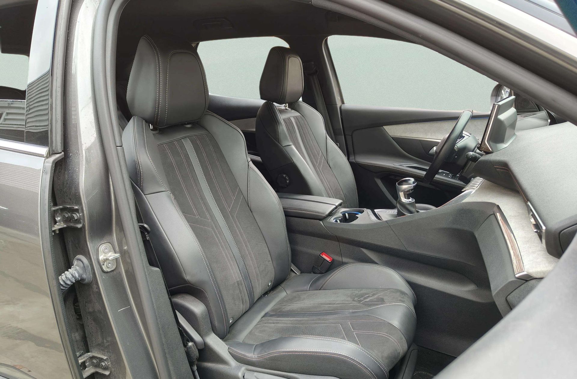 Peugeot 3008 PureTech 130 GT - foto 19