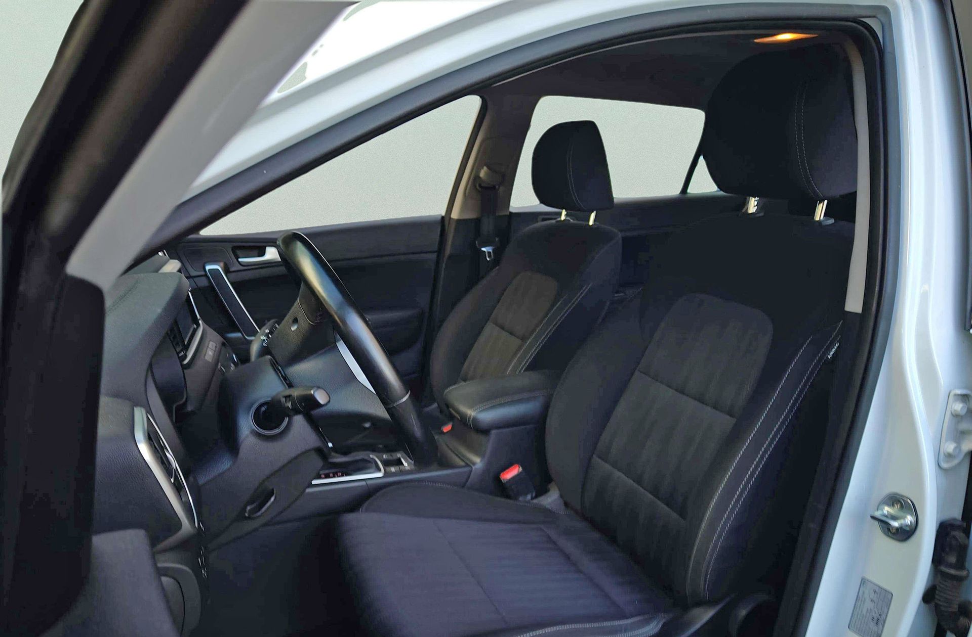Kia Sportage 1.6 CRDi Business 4x2 DCT - foto 11