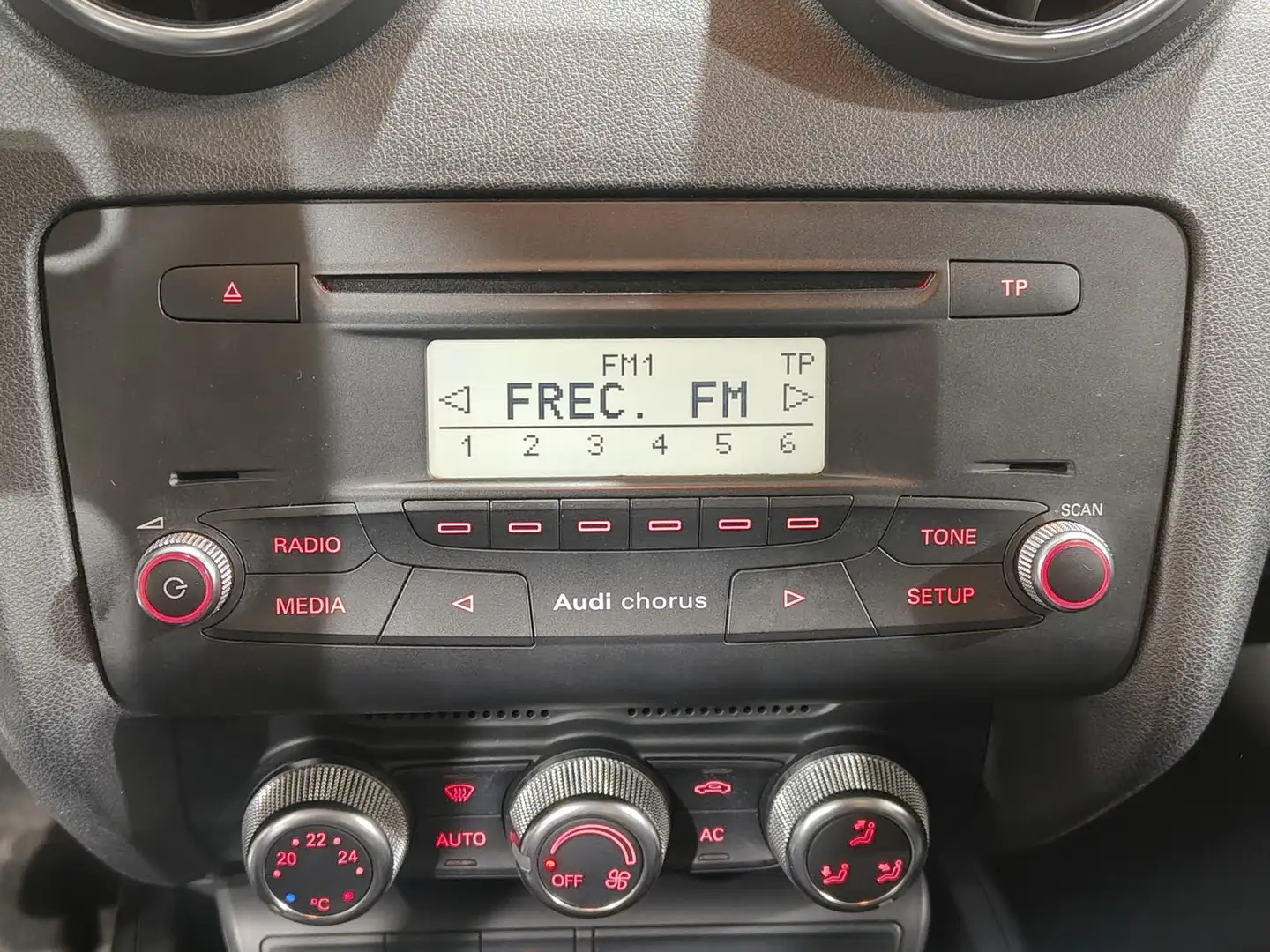 Foto Audi A1 Audi A1 Attraction 1.6 TDI (105 CV)