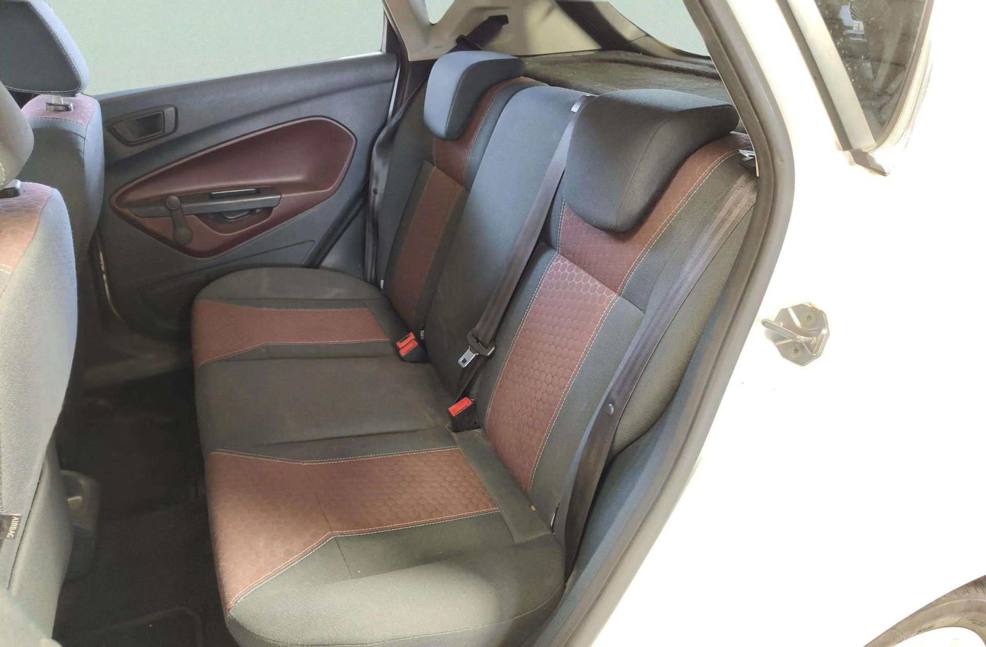 Ford Fiesta 1.4 Titanium - foto 9