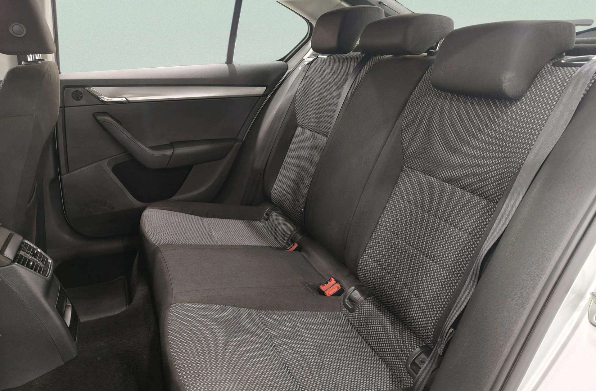 Škoda Octavia 2.0 TDI CR Ambition - foto 10