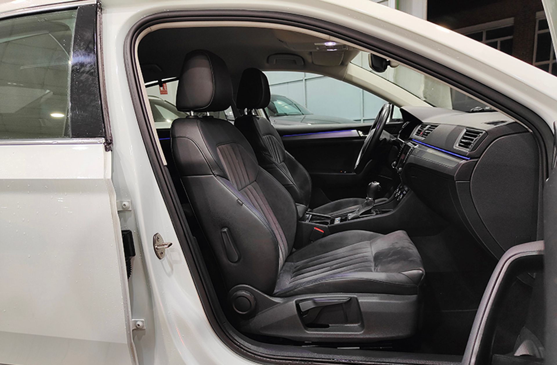Škoda Superb 1.4 TSI Style DSG - foto 20