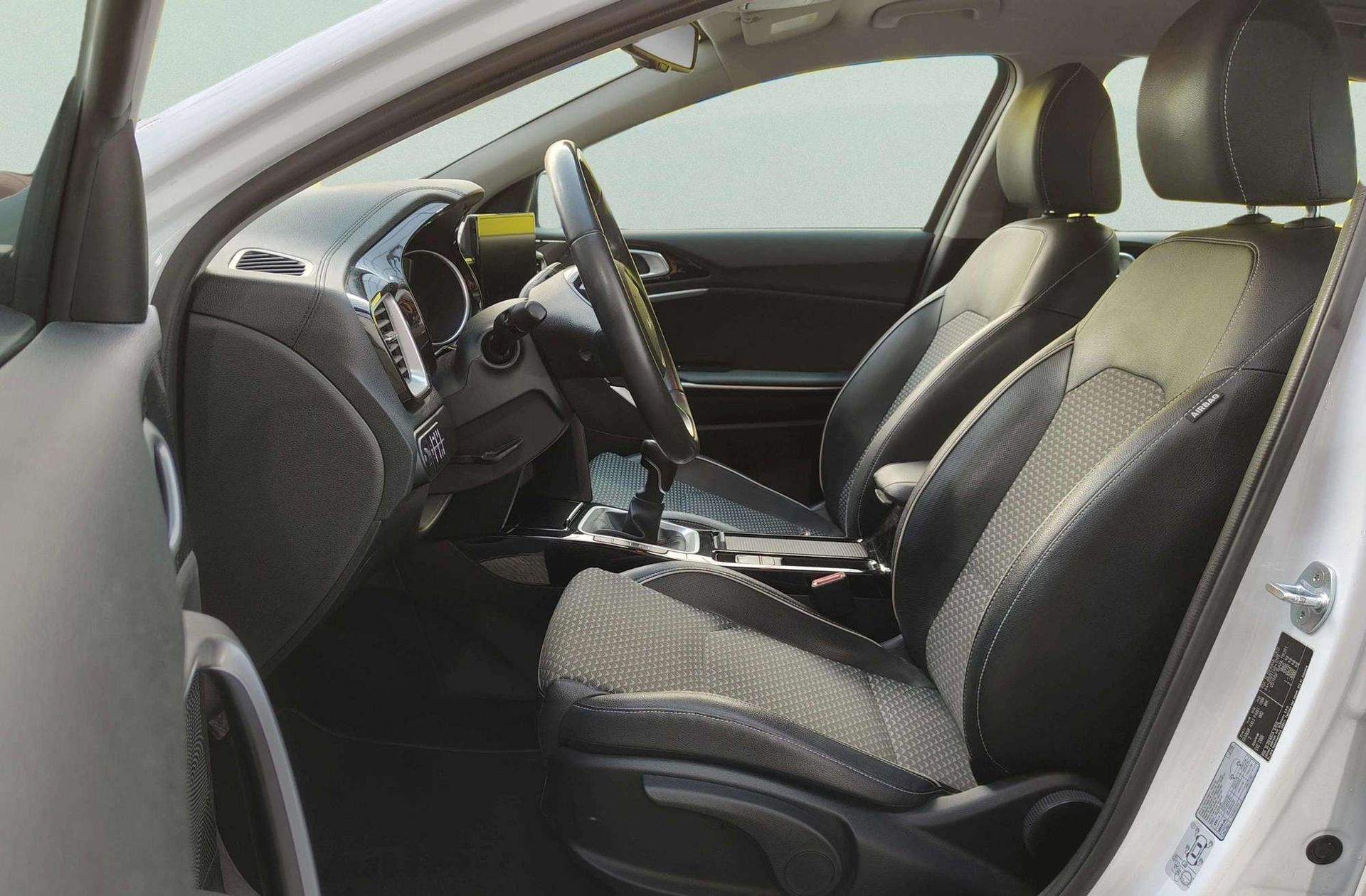 Kia XCeed 1.5 MHEV iMT Tech - foto 12