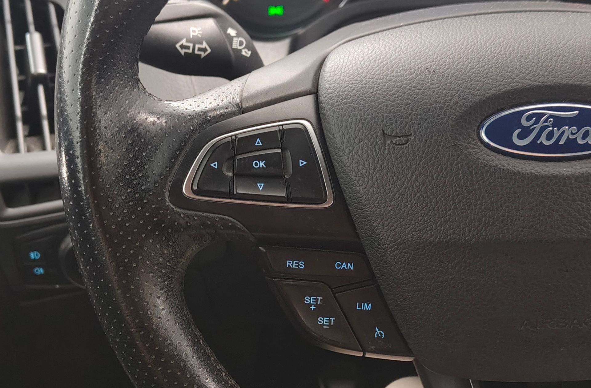 Ford Focus 1.0 EcoBoost ST-Line - foto 22