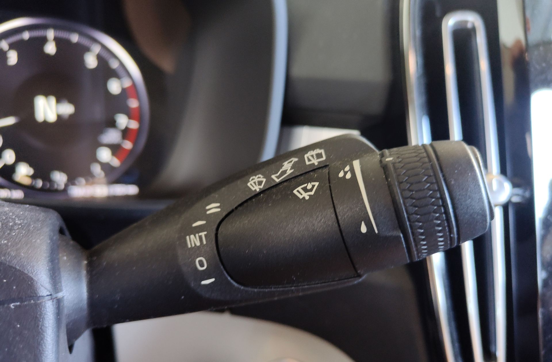 Volvo XC40 T3 Momentum - foto 30