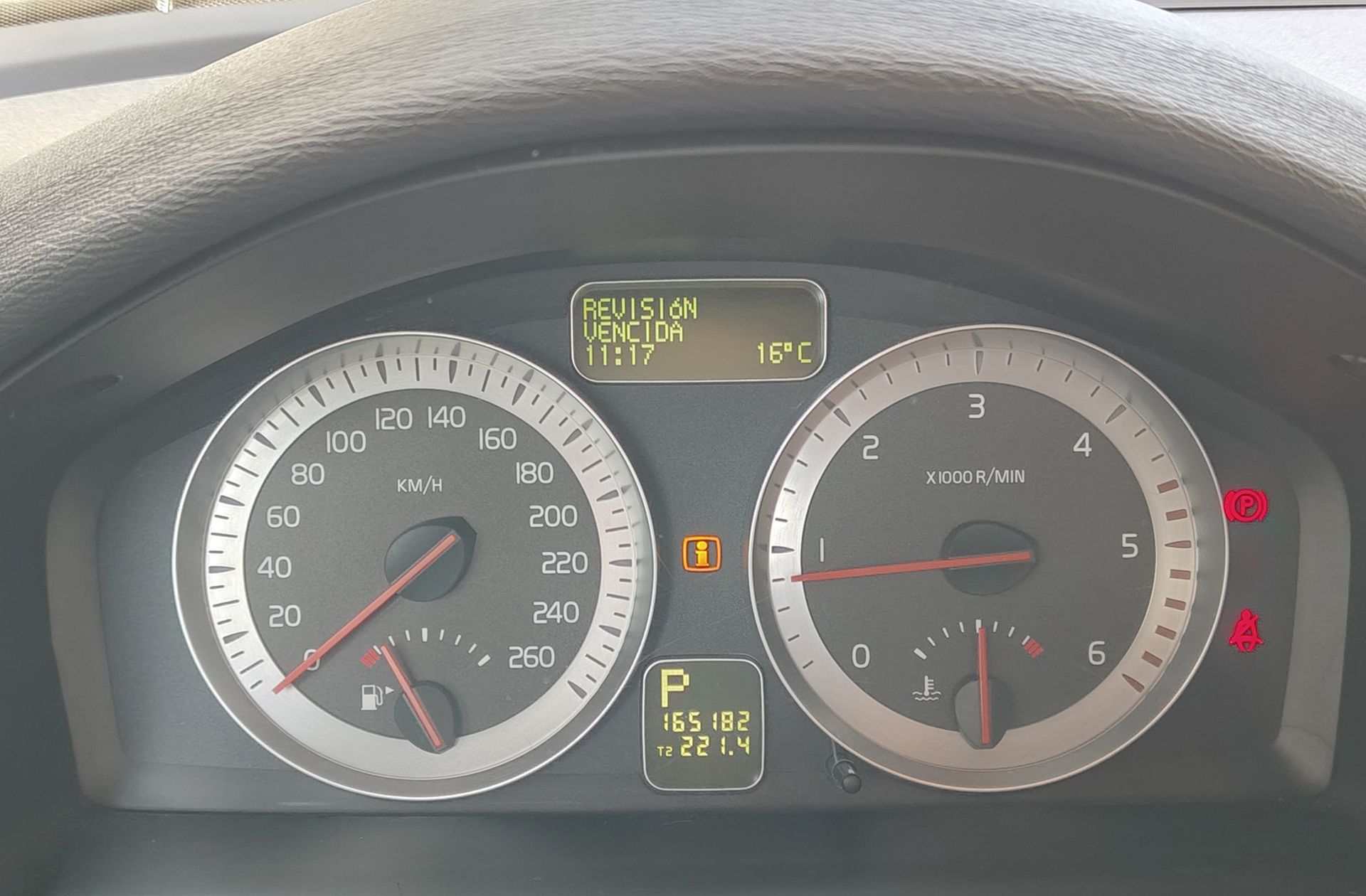 Volvo C70 2.0 D Momentum - foto 19