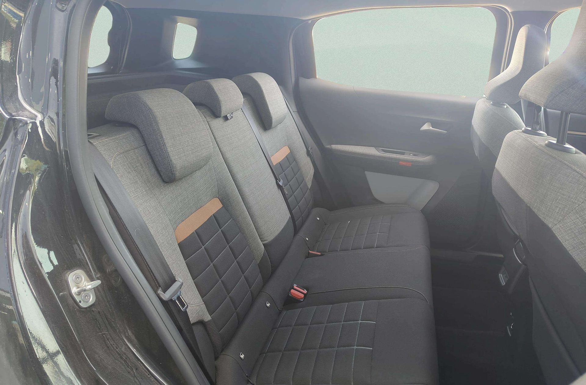 Citroën C3 Aircross Hybrid 145 Plus e-DCS6 - foto 16