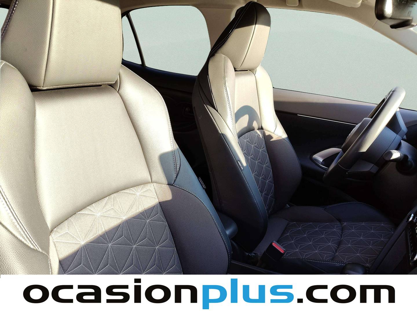 Extras y acabados del Toyota Yaris Cross Toyota Yaris Cross 130H Style (130 CV)