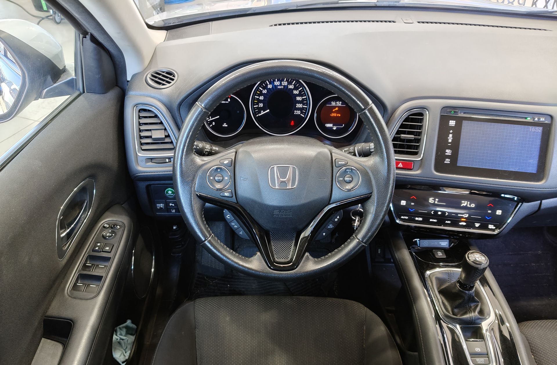 Honda HR-V 1.6 i-DTEC Elegance Navi - foto 18