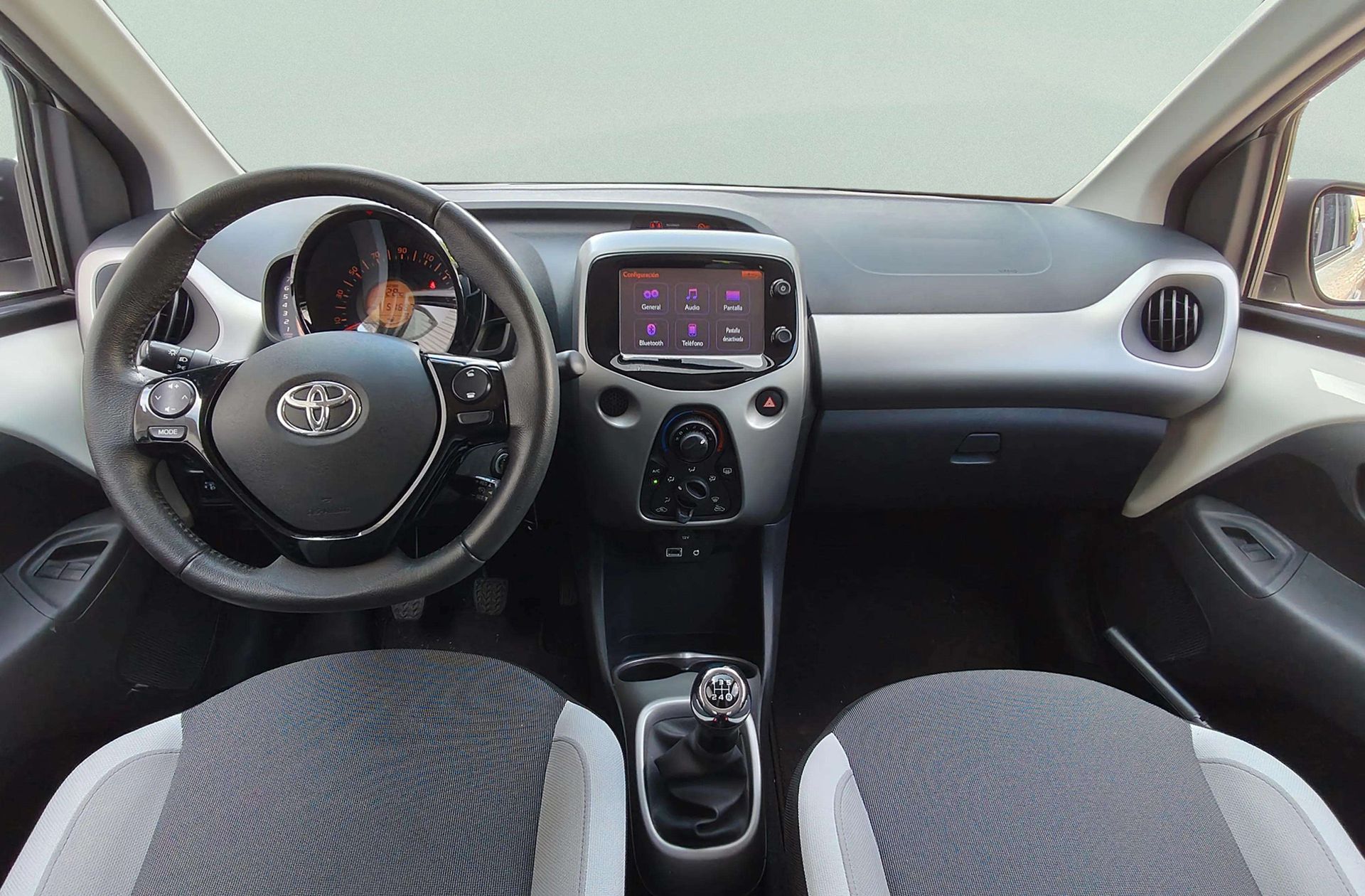 Toyota Aygo 1.0 70 x-play - foto 6