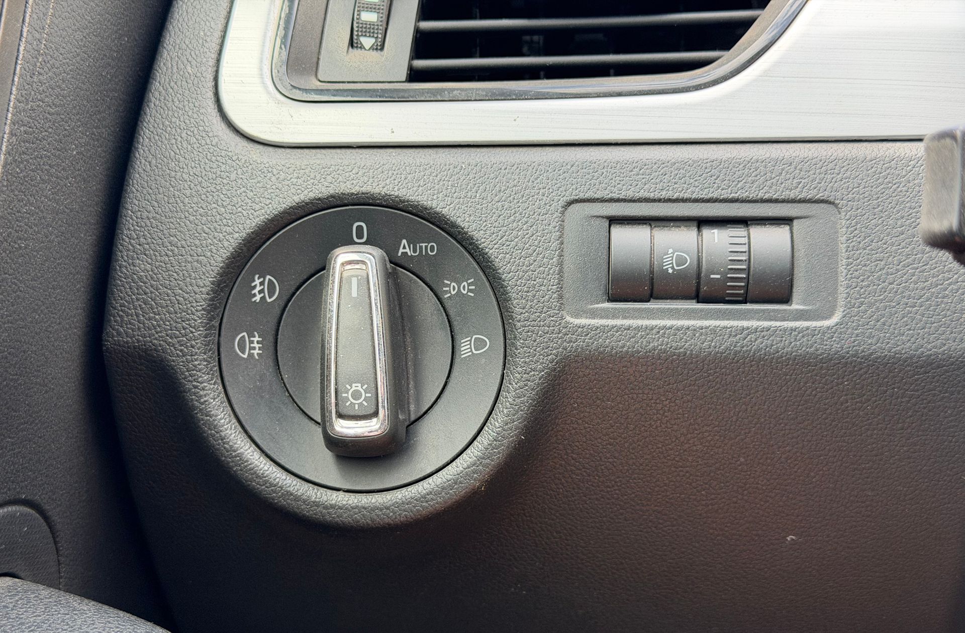 Škoda Rapid 1.0 TSI Ambition - foto 20
