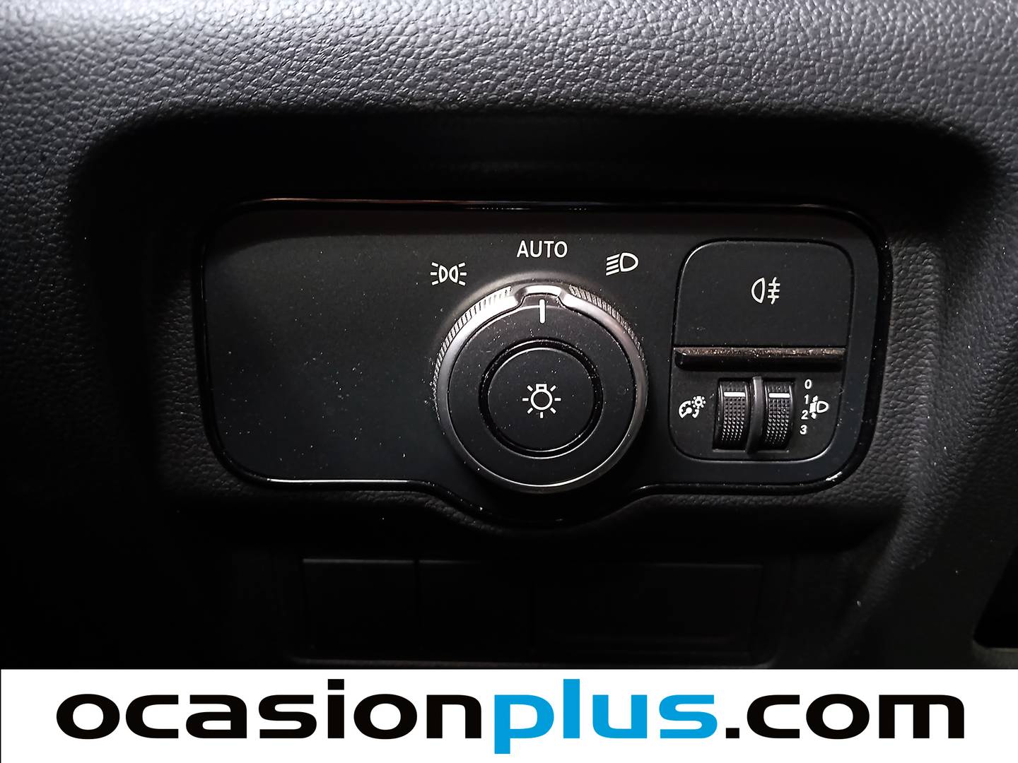 Equipamiento del Mercedes Citan Mercedes Citan Furgon 110 CDI Base Largo (95 CV)