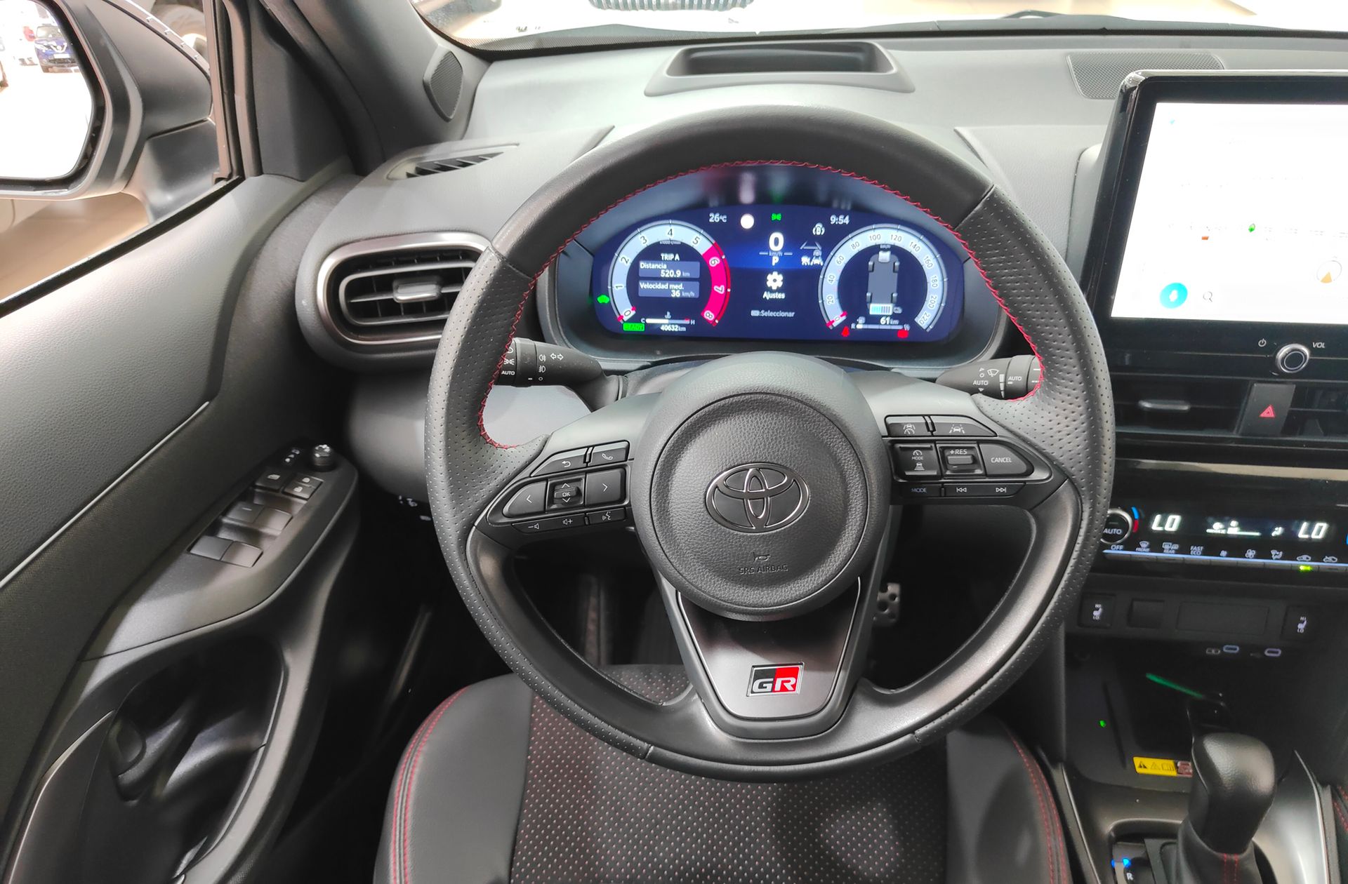 Toyota Yaris Cross 130H GR Sport - foto 24