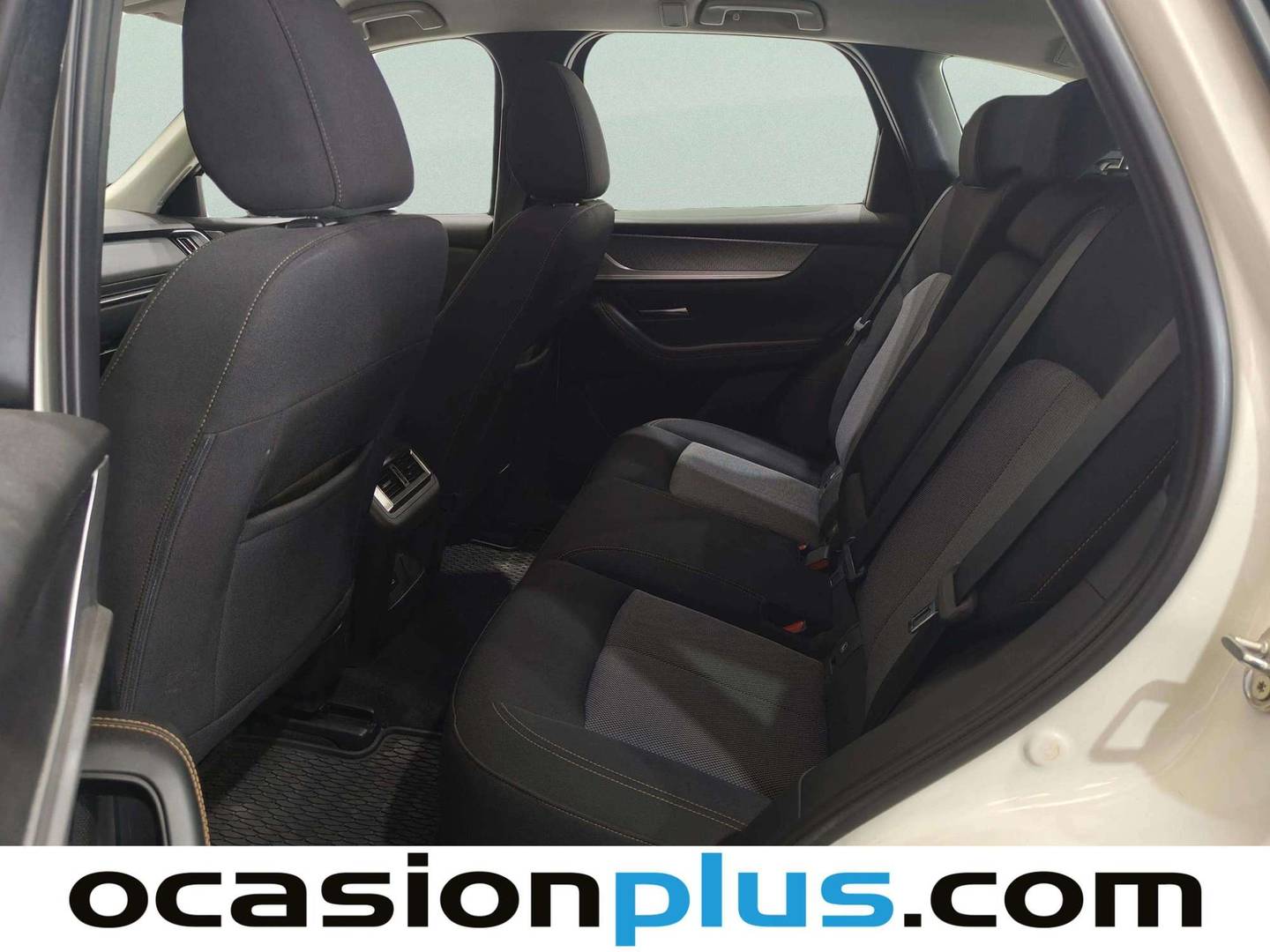 Foto asientos traseros Mazda CX-60 Mazda CX-60 3.3 e-Skyactiv D MHEV Exclusie-Line 8AT (254 CV)