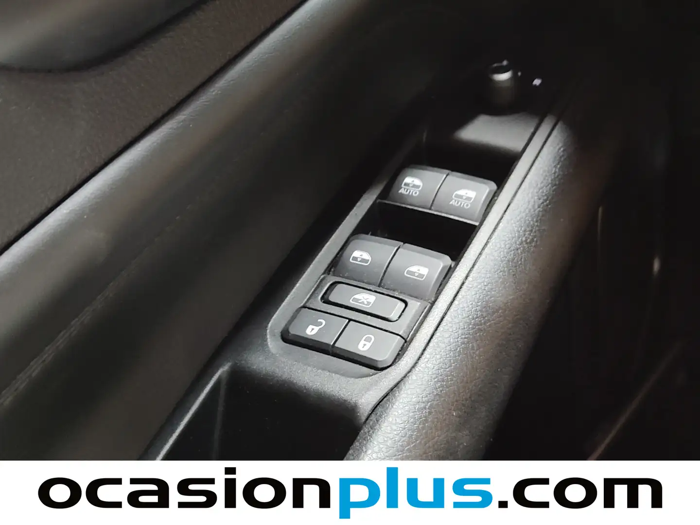 Foto Jeep Compass Jeep Compass 1.5 MHEV Night Eagle DCT 96 kW (130 CV)