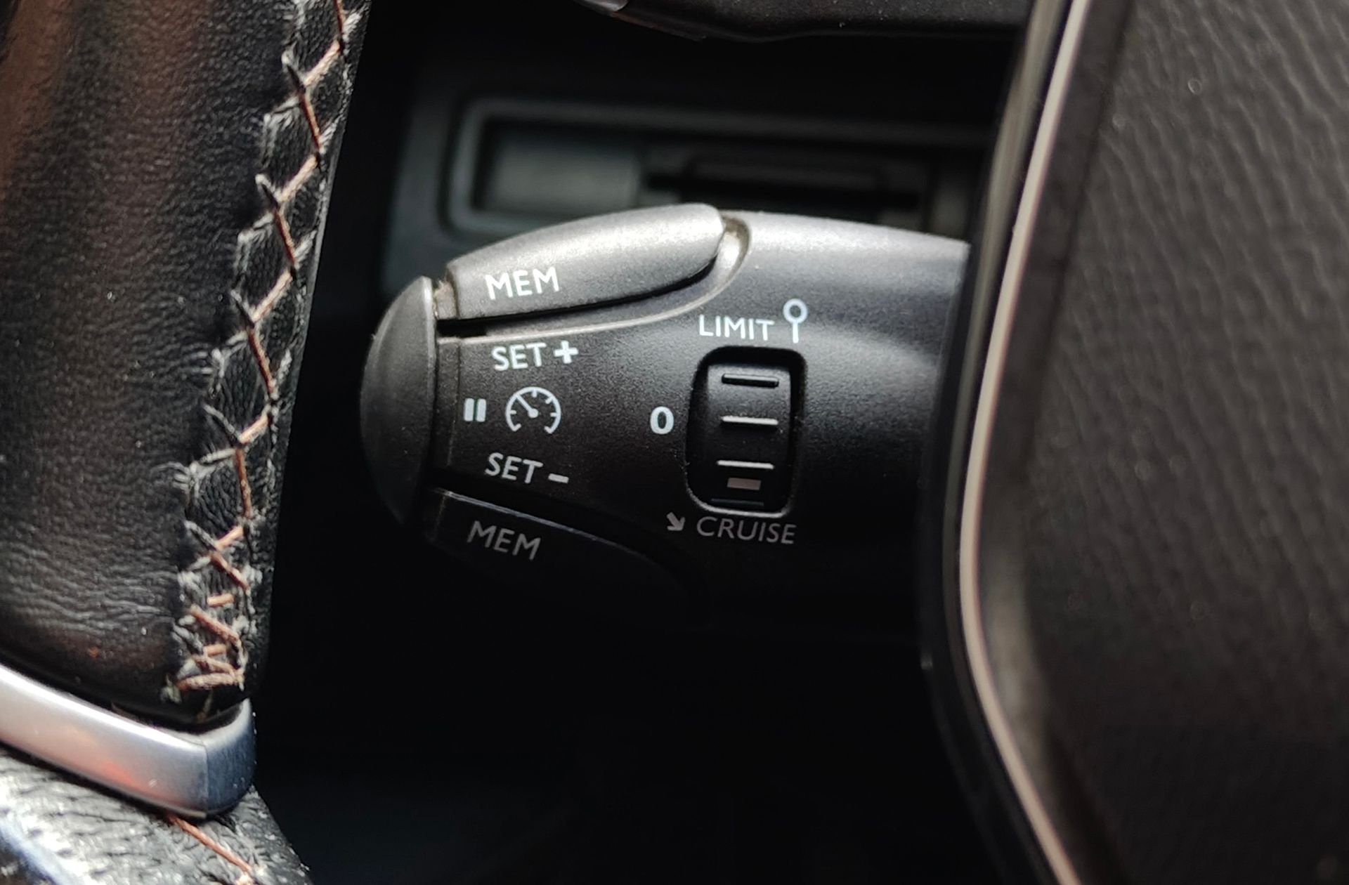Peugeot 5008 BlueHDi 180 GT EAT8 7 plazas - foto 28