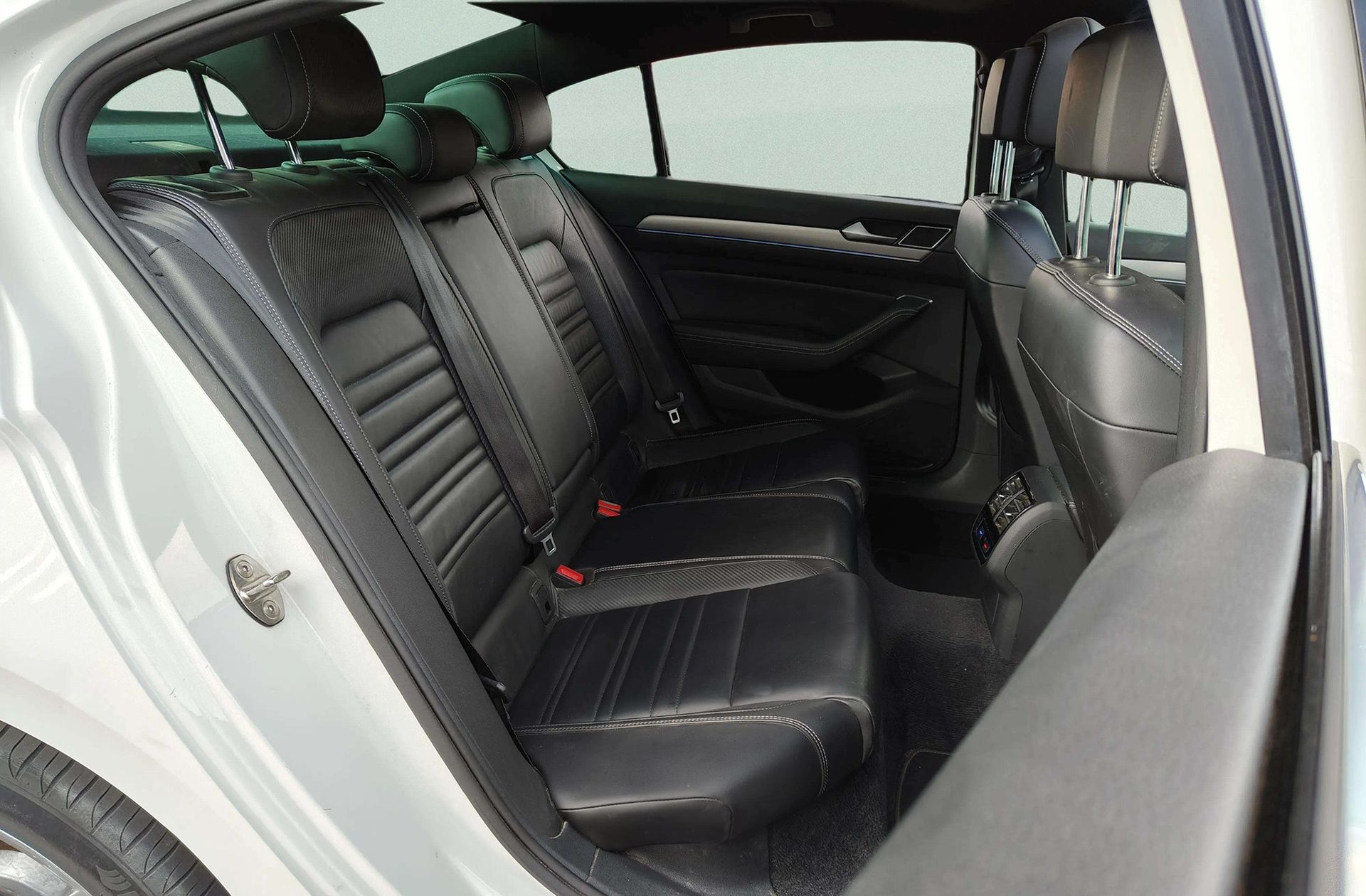 Volkswagen Passat Sport 1.8 TSI BMT DSG Pack R-line - foto 18